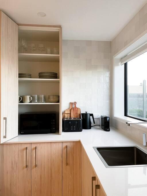 Chic City Centre Townhouse Christchurch Exterior photo